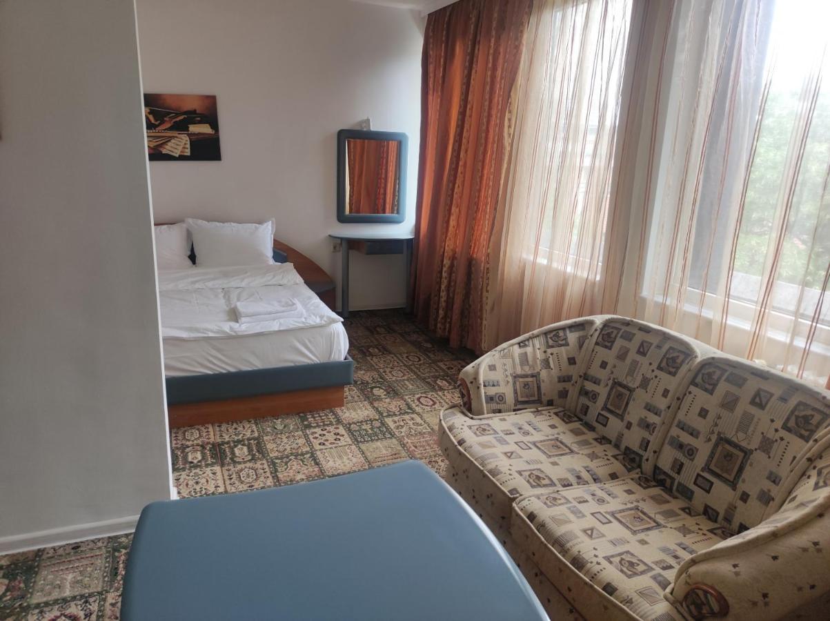 Кианти Hotel Kardzsali Kültér fotó